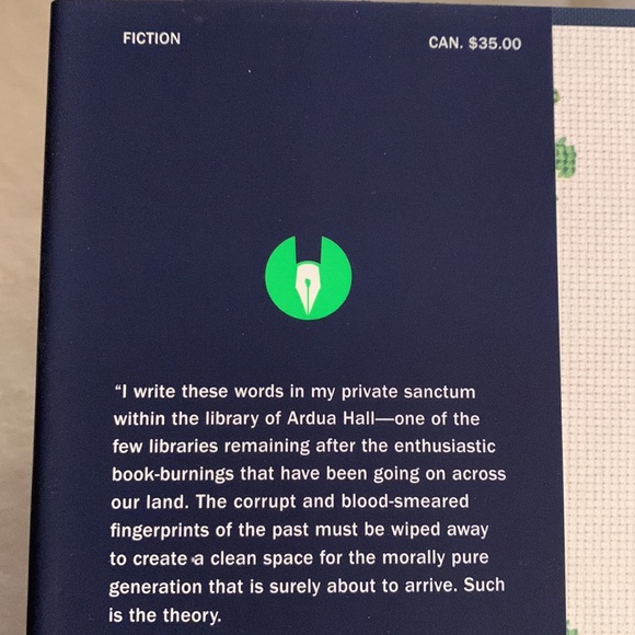 🎉2/$18🎉The Testaments hardcover - Picture 5 of 7